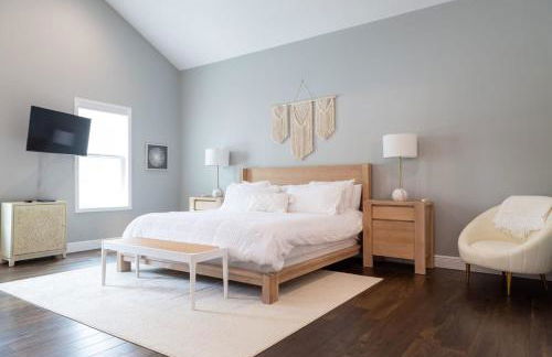 Lovely Modern 3BR-3BA Grove Home ABODEbucks - Photo 20