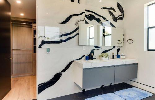 Posh Luxury Modern Home with Pool Spa and Rooftop Deck - Foto 44