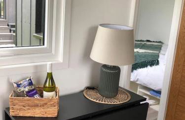 Luxury Glamping Cabin sleeping 4 People with Private Hot Tub and BBQ with views across the North Coast Ballycastle Pod 2 - Foto 50