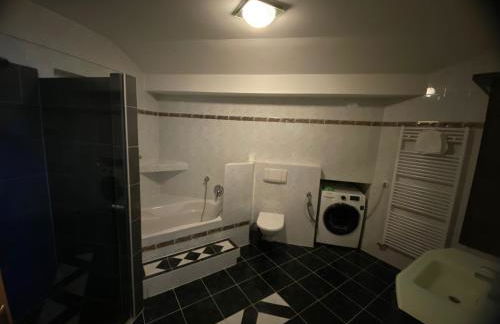 Monteurwohnung , 4 Schlafzimmer, 130qm, Balkon, einzige Wohneinheit im Haus, Parkplatz - Foto 6