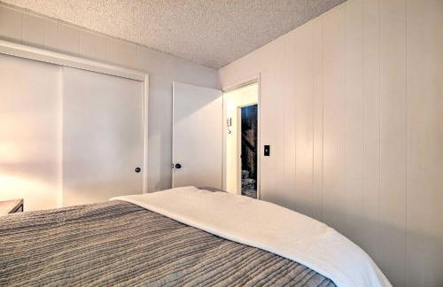 Pinecrest Retreat with Fireplace! - Photo 19