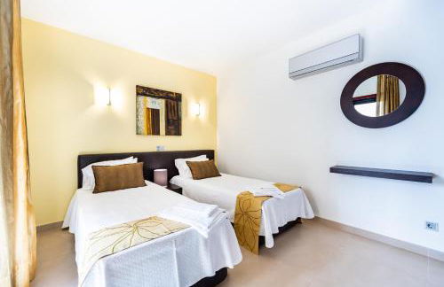 CoolHouses Algarve, Luz 2 bed elegant flat, private pool & garden, SPA facilities, Mar da Luz 19 - Foto 15