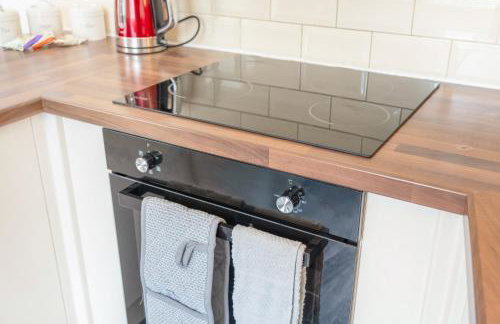 NEW! Stylish 5-Bed Apartment in Stockton-on-tees by Stay With Us, Perfect for Contractors & Large Groups, FREE Parking! - Foto 7