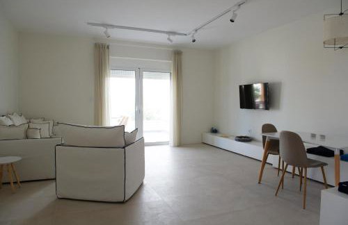 La Mer Bleue Beachfront Boutique Apartments - Photo 27