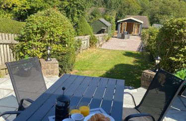 Cosy Cottage in Grindleford, Garden, Views & Walks on the Doorstep, 4 Guests - Photo 1