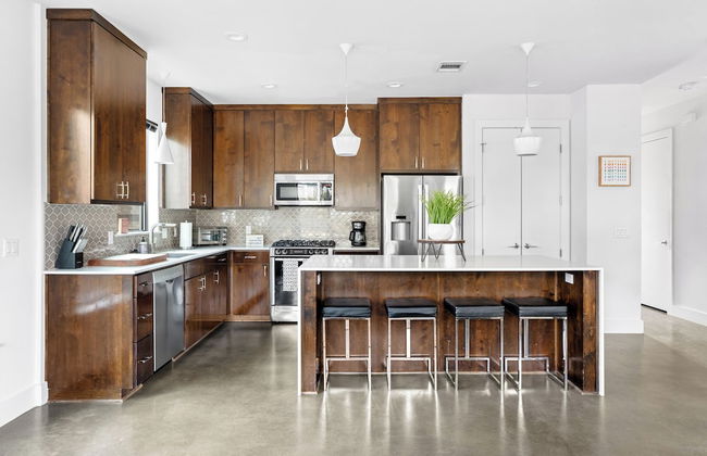 Walk to Restaurants & Entertainment on East Side - Foto 14