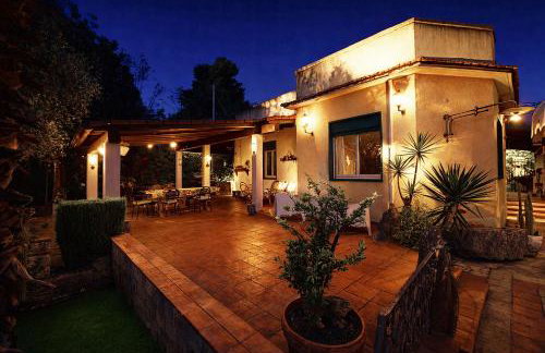 Sicily Authentic Cottage, Outdoor Hot Tub & Century-Old Olive Park, Donna Caterina House - Foto 16