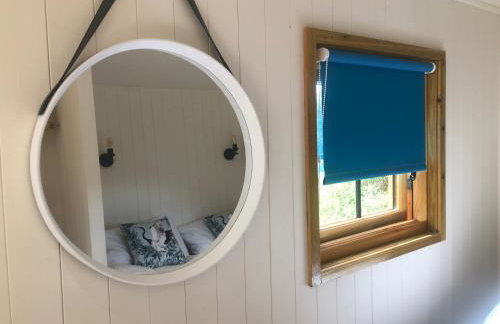 Cosy Shepherds Hut, heating, Hot Tub, WiFi and magnificent view - Foto 38