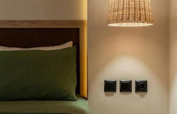 Rustic Boutique Apartment with Live Olive Tree & Private Parking - Photo 32