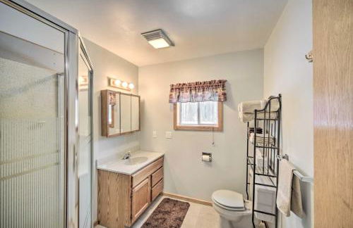 Cozy Birchwood Retreat on UTV Trail with Hot Tub! - Foto 15