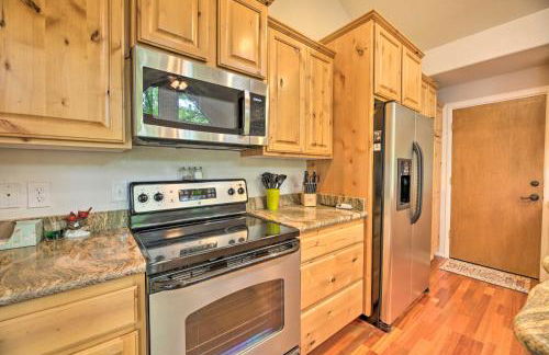 Wooded Yard, Gas Grill Lush Pinetop Retreat - Foto 11