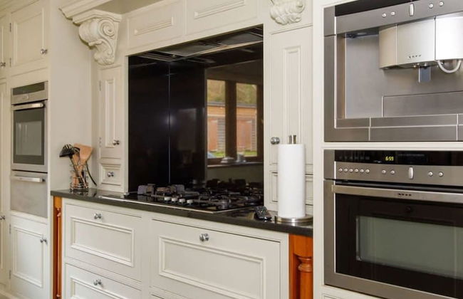 Serene Riverside 6BR Luxury Retreat in Curdridge - Photo 7