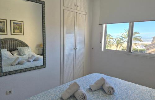 Estupendo apartamento en primera línea de playa y con vistas al mar - Foto 29