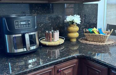 Luxury 3 BedRoom Apartment with Private Entrance plus Free Parking - Foto 14