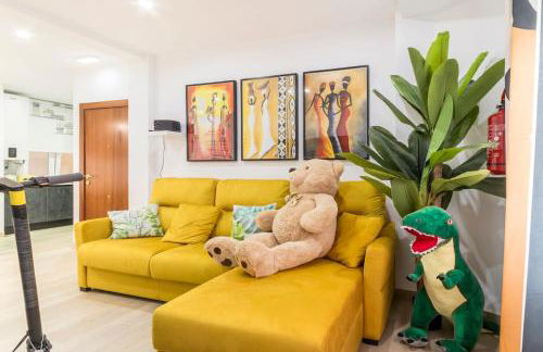 LUJO Parking, Proyector, Maquinita y Patinetes - Foto 3