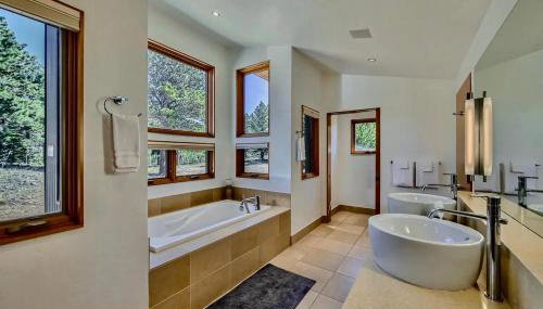 Caribou Ridge with Hot Tub! Pet Friendly with James Peak Views - Sleeps 10 - Foto 3, towels