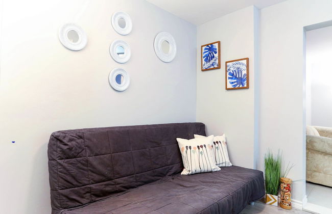 Family Home-Metrotown by Elevate Rooms - Photo 13