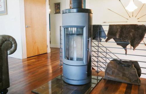 Fenced Yard, Walkable, Parking! - Photo 4