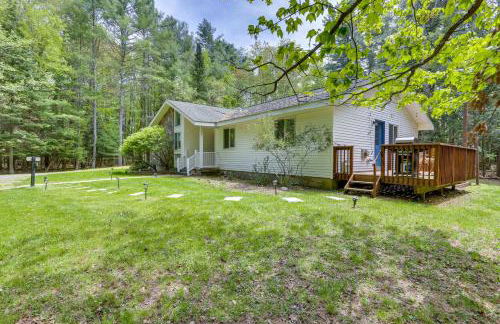 Charming Swan Lake Apartment with Deck! - Foto 28