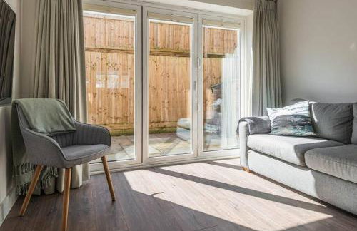 Beach Mews - Modern townhouse with patio and private parking - Photo 17