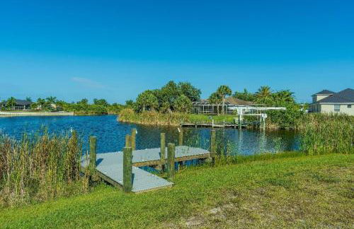 "Canal Dreams" 3 BR2 BA pool home on the canal - Foto 22