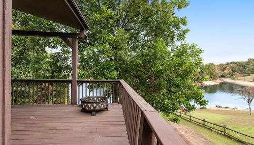 Lakefront Home Dock Covered Deck Fire Pit Dogs OK - Foto 3