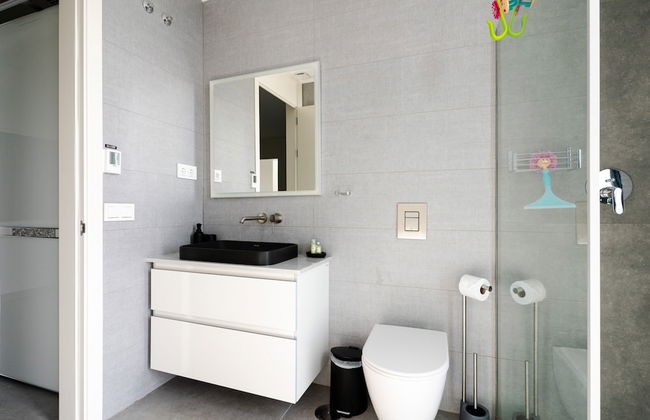 Villa in Marbella With Private Heated Pool - Photo 9