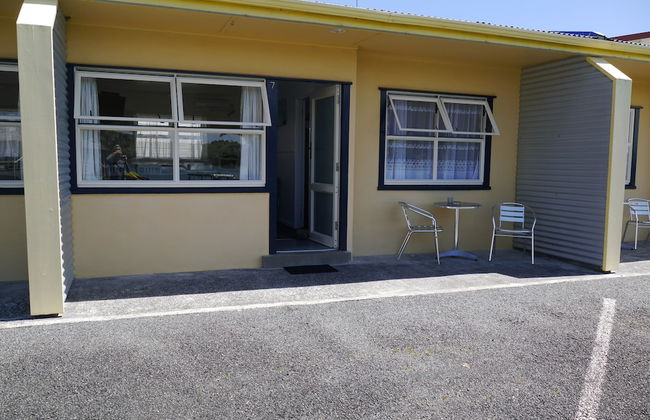 Raglan Palm Beach Motel - Photo 15