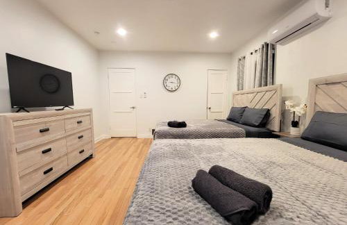 Private and large 2 bedroom house with Pool table, backyard and office near attractions - Foto 30