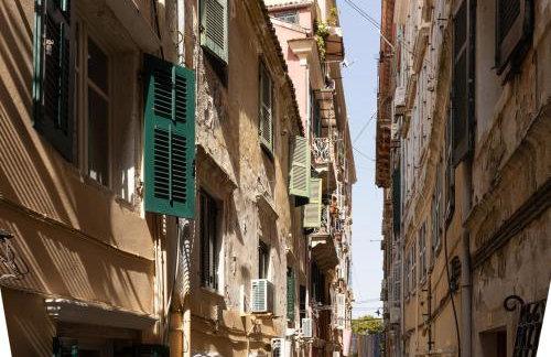 Petite Town Hall Apartment by Konnect, Old Corfu Town - Photo 20