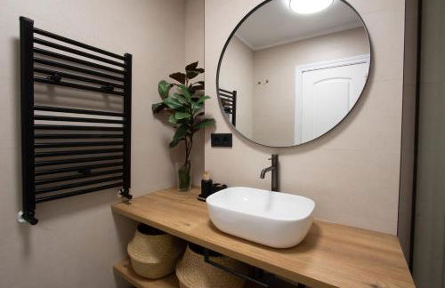 Arena Marina - Pool and relaxation near the airport - Foto 25