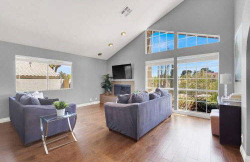 Luxe 4BR Vegas Retreat Pool, Games and BBQ - Foto 6