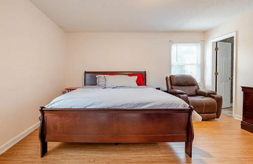 Great 4BR Home Near Emerald Pointe & Downtown - Foto 9