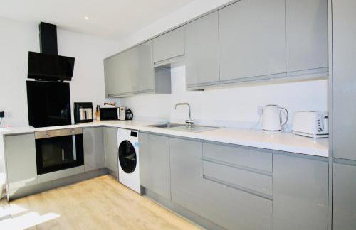 No.10 @ ShortStays Serviced apartments - Photo 2