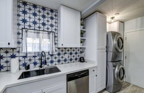 Modern Home-Downtown-3 Bedroom- King Bed - Foto 26