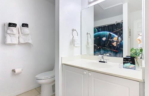 The Galactic Getaway, 3Bed, 2Bath Apartment, Free Parking, Heated Pool - Foto 33