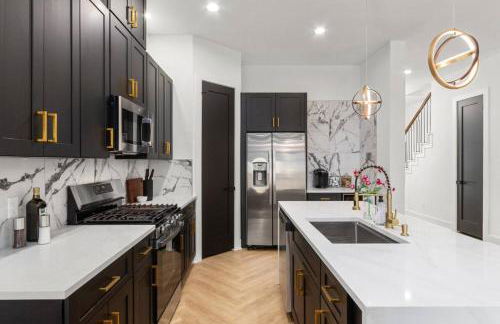 Chic 4BR Getaway Near NRG TMC - Foto 15