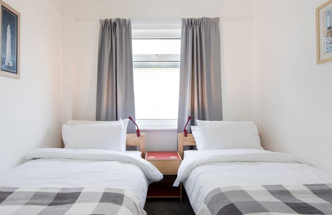 Beautiful Beachfront House wth Balcony Sea Views - Foto 36