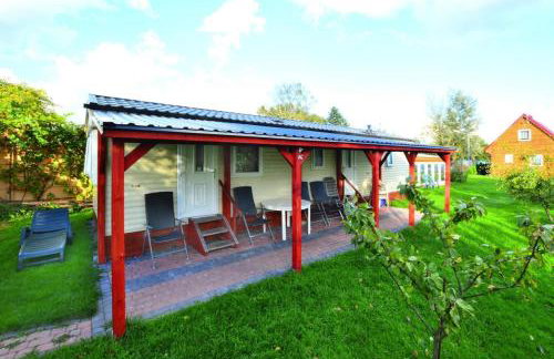 Cottage by Ostrowieckie Lake with Private Beach - Foto 1