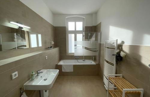 LUCKY STAYS LS10 - Vollausstattung - Zentrum - Aufzug - große Küche - 2 Zimmer - Smart-TV - Foto 13