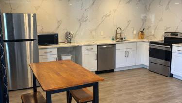 Hip & Quirky Montrose Flat with Pool Access & Parking - Foto 3