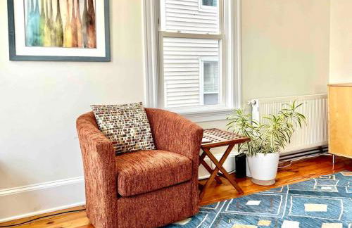 Peaceful Oasis on Munjoy Hill 2nd flr 3BR parking - Foto 5