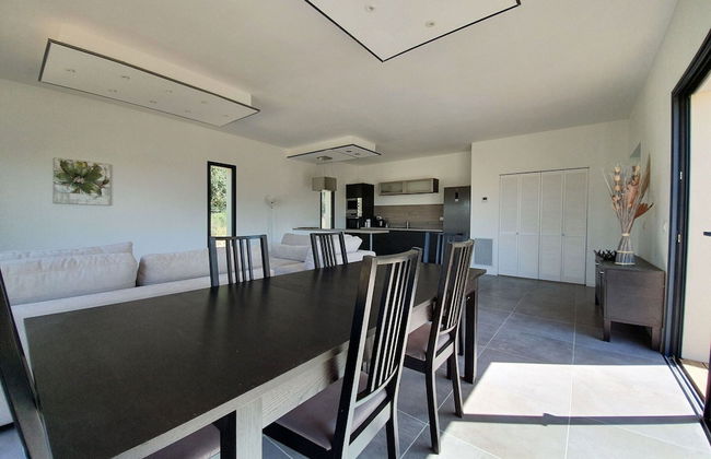 Villa With Pool & Views - Photo 7