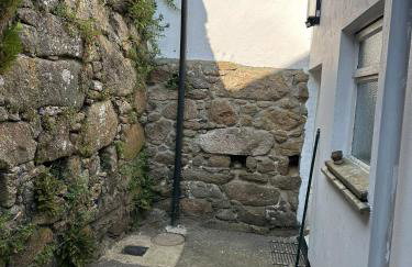 New renovated beach front cottage - Photo 33