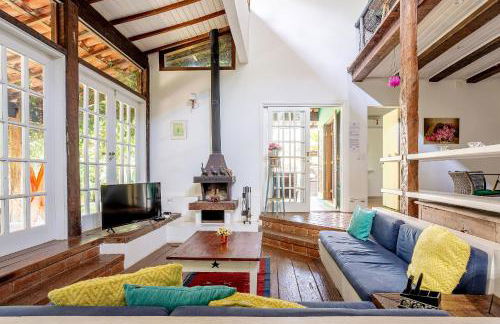 Casa dos Pássaros na areia a 20m da Praia da Baleia com 3 suítes e 1 dorm com ar condicionado, wifi, smart tv, cozinha completa e churrasqueira - Foto 17