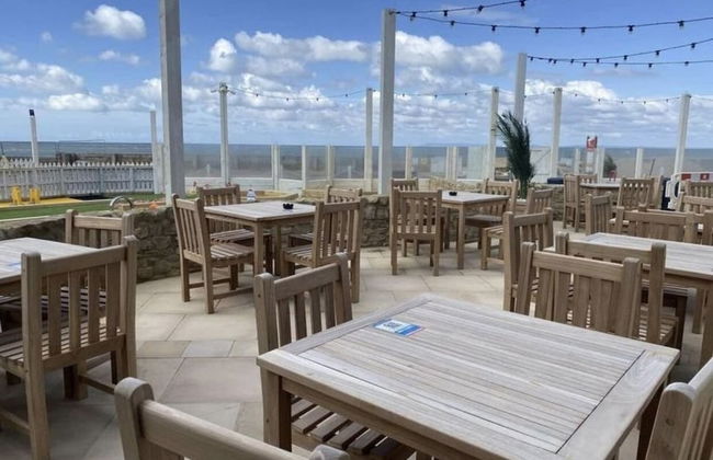 Prime Location 3-bed Chalet in Seal Bay, Selsey - Photo 15