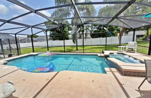 Private pool villa with game room close to theme parks! - Foto 2