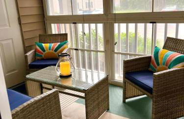 Beach perfect getaway 2 bedroom apartment - Foto 3