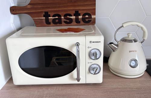 L A Boutique Suites with Private Hot Tub - Photo 65