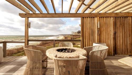 Surfside Villa by Rove Travel - Oceanfront Home with Hot Tub - Foto 5